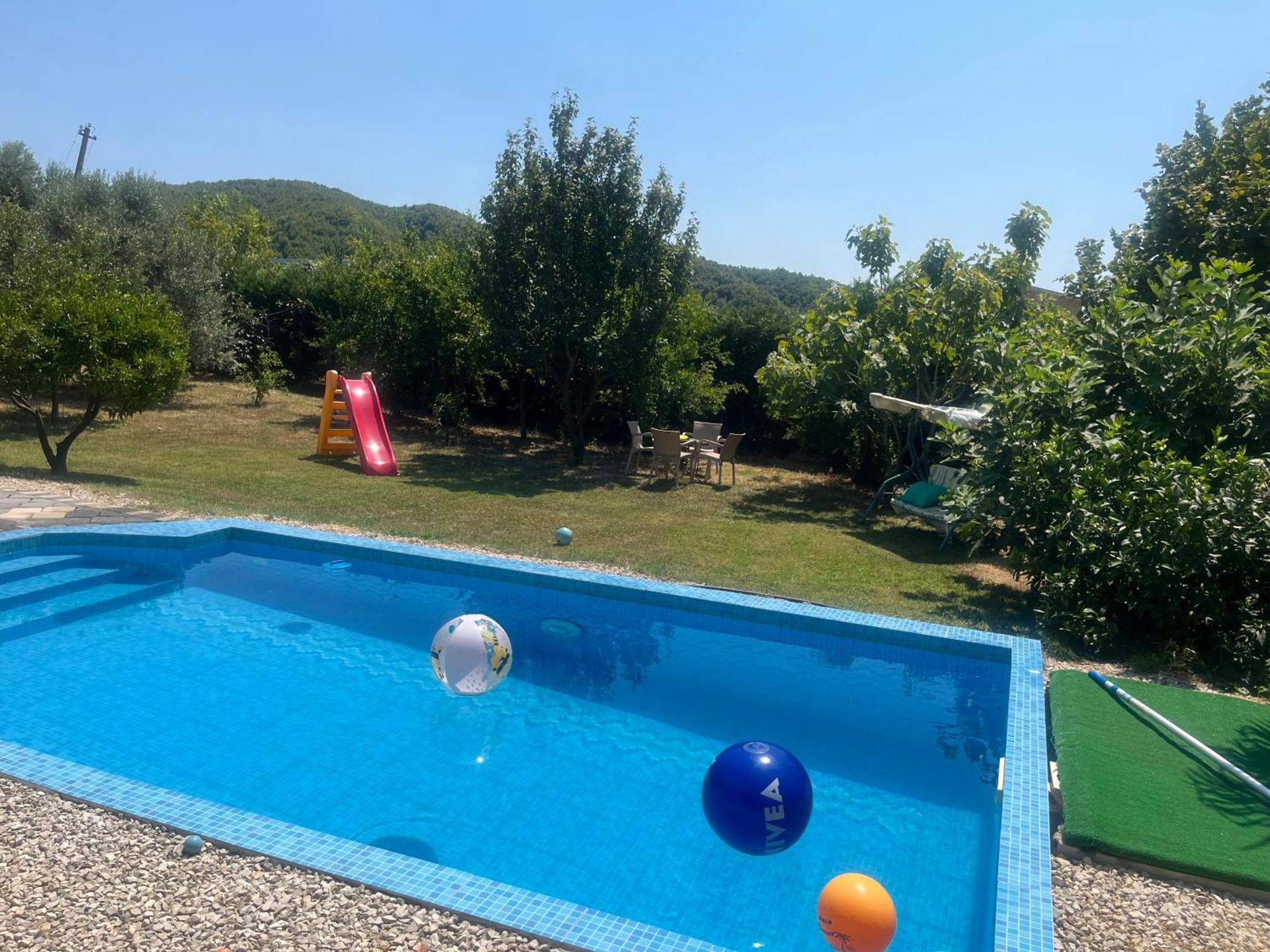 M&m Mit Aussenpool